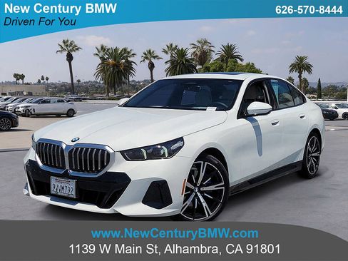 Used 2025 BMW 530i w/ M Sport Package RWD image 1