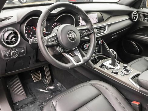 Used 2023 Alfa Romeo Stelvio Ti image 5