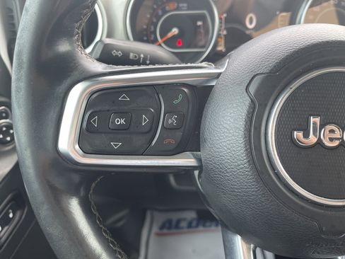 Used 2018 Jeep Wrangler Unlimited Sahara AWD/4WD image 17
