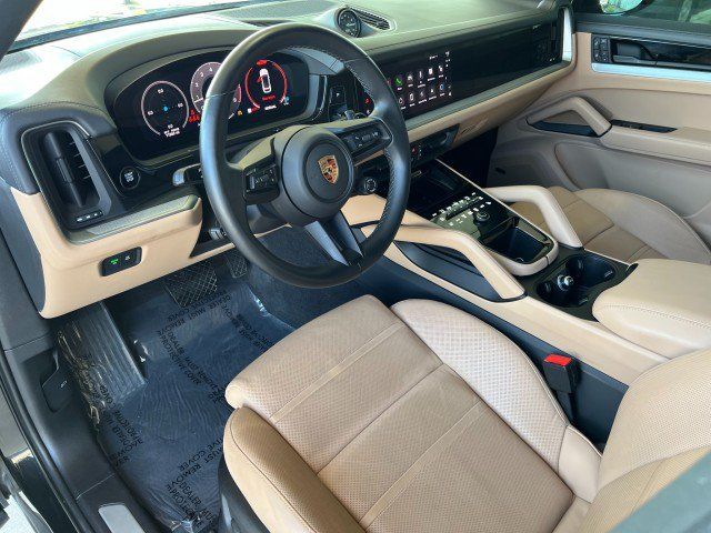 Used 2024 Porsche Cayenne Coupe AWD/4WD image 11