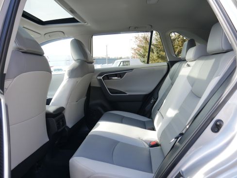 Used 2022 Toyota RAV4 Limited image 15