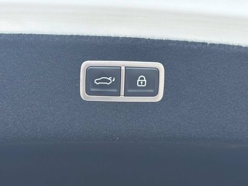 Used 2022 Genesis G80 2.5T w/ Advanced Package RWD image 19