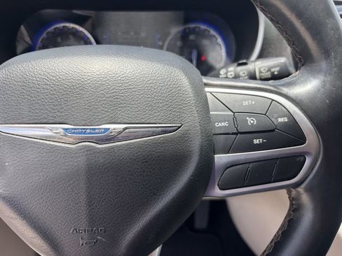 Used 2020 Chrysler Pacifica Touring-L FWD image 28