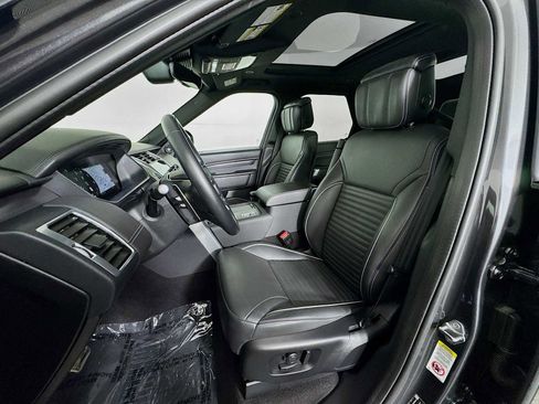 Used 2024 Land Rover Discovery Metropolitan Edition image 10