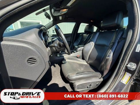 Used 2019 Dodge Charger SXT w/ Leather Interior Group RWD image 13