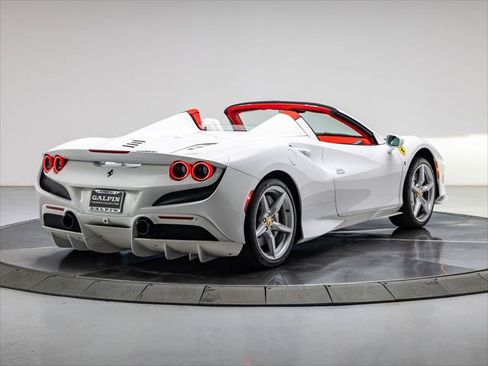 Used 2022 Ferrari F8 Tributo RWD image 5