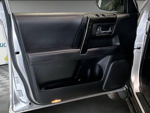 Used 2021 Toyota 4Runner Venture image 9