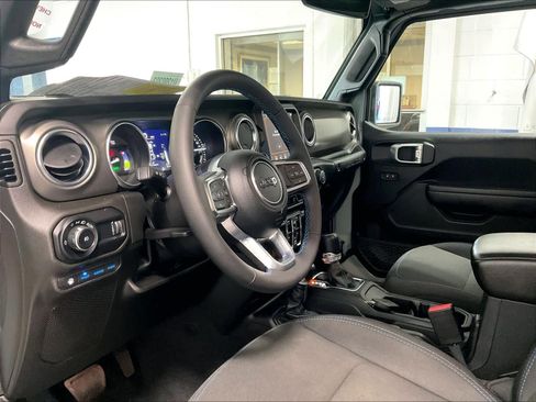 Used 2023 Jeep Wrangler Unlimited Rubicon 4xe w/ Cold Weather Group AWD/4WD image 8