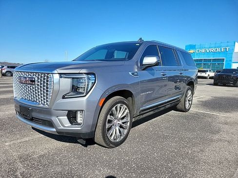 Used 2021 GMC Yukon XL Denali w/ Denali Premium Package image 1