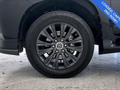 Used 2023 Lexus GX 460 Premium w/ Accessory Package image 12