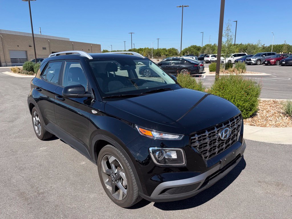 Certified 2025 Hyundai Venue SEL FWD image 4