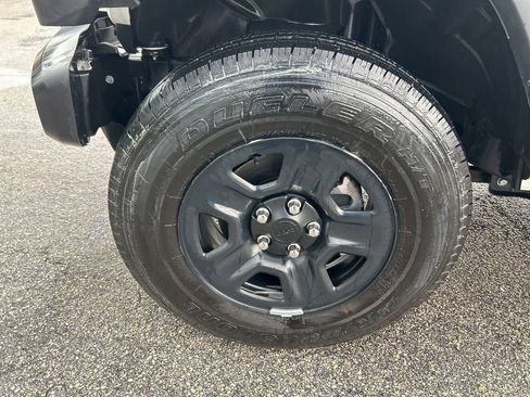 Certified 2024 Jeep Gladiator Sport image 18