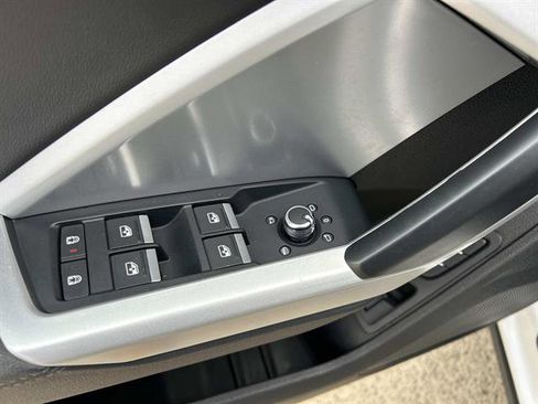 Used 2024 Audi Q3 2.0T Premium image 25