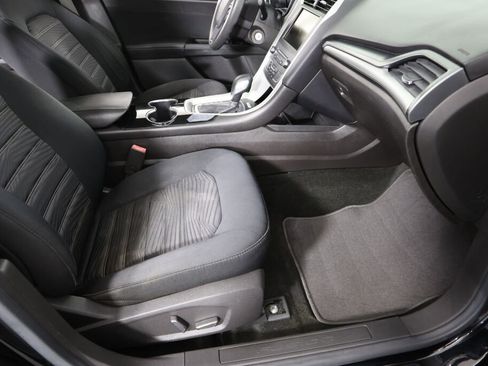 Used 2016 Ford Fusion SE FWD image 26