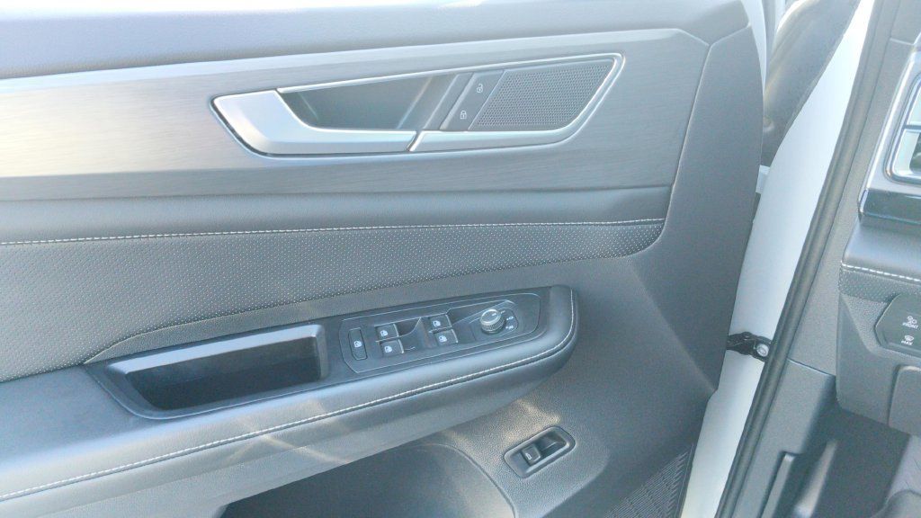 Used 2024 Volkswagen Atlas Cross Sport SE w/ Panoramic Sunroof Package FWD image 22