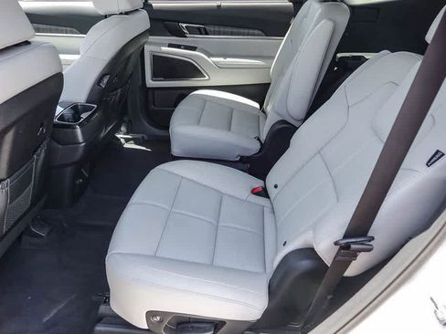 Certified 2024 Kia Telluride EX w/ EX Captain's Chair Package AWD/4WD image 17