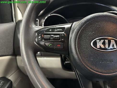 Used 2018 Kia Sedona L image 21