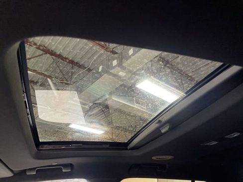 Used 2022 Chevrolet Traverse RS image 22