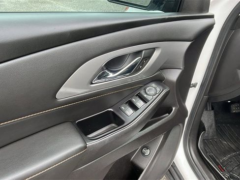 Used 2019 Chevrolet Traverse LT image 12
