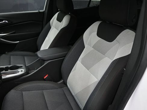 Used 2024 Chevrolet Trax RS FWD image 12