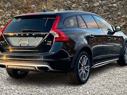 Used 2016 Volvo V60 T5 Cross Country w/ Climate Package image 2
