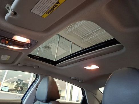 Used 2023 Hyundai Elantra Limited w/ Preferred Accessory Package image 13