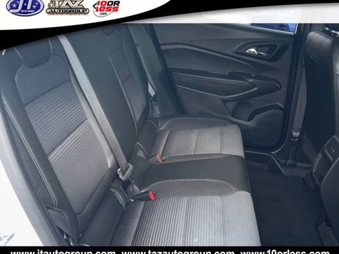 Used 2025 Chevrolet Trax LT FWD image 11