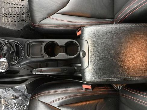 Used 2017 Jeep Wrangler Rubicon image 39