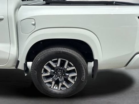 Used 2024 Nissan Frontier SL w/ Technology Package RWD image 35