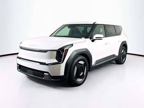 Used 2024 Kia EV9 Light Long Range image 3