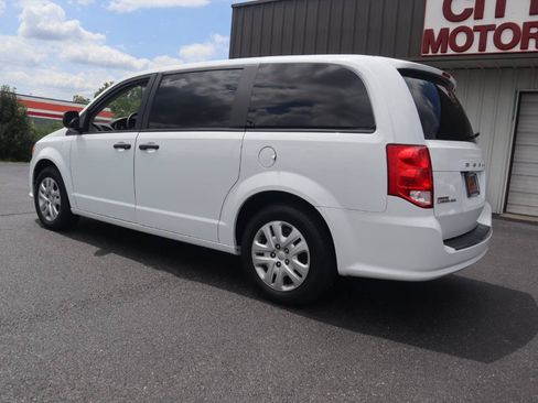 Used 2019 Dodge Grand Caravan SE w/ UConnect Hands-Free Group FWD image 15