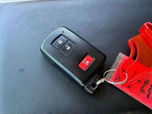 Used 2017 Toyota Prius V Four FWD image 36