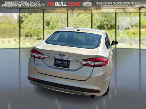 Certified 2018 Ford Fusion SE w/ Fusion SE Technology Package FWD image 4