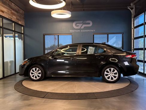 Used 2020 Toyota Corolla LE FWD image 6
