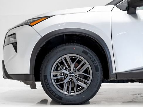 Used 2024 Nissan Rogue S FWD image 7