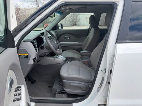 Used 2017 Kia Soul EV FWD image 18