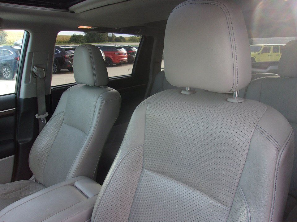 Used 2014 Toyota Highlander Limited AWD/4WD image 8
