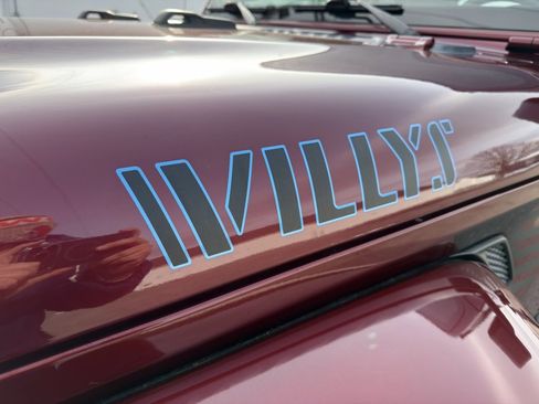 Used 2021 Jeep Gladiator Willys image 11