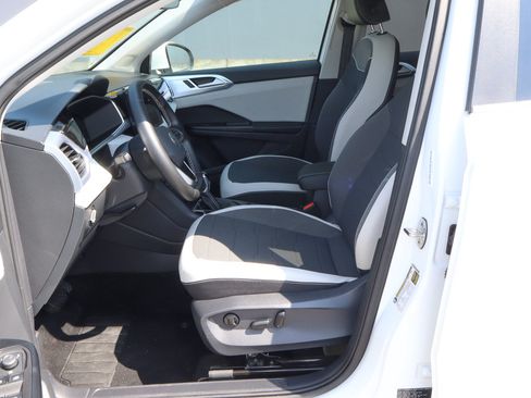 Used 2026 Volkswagen Taos SE FWD image 7