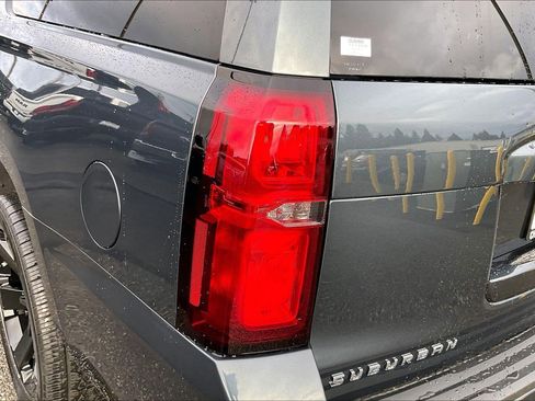 Used 2019 Chevrolet Suburban LT w/ Luxury Package image 29