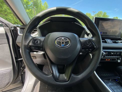 Used 2025 Toyota RAV4 XLE AWD/4WD image 27
