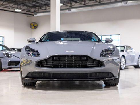 Used 2019 Aston Martin DB11 AMR image 2