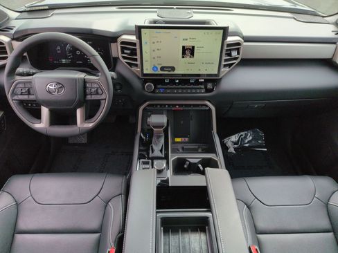 Used 2026 Toyota Tundra Limited AWD/4WD image 28