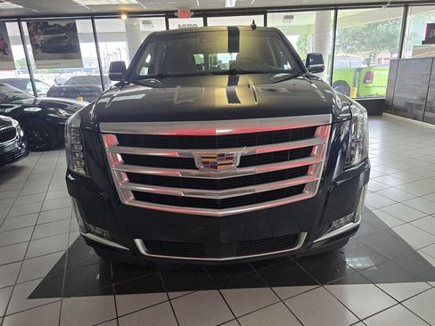 Used 2018 Cadillac Escalade Premium Luxury AWD/4WD image 2