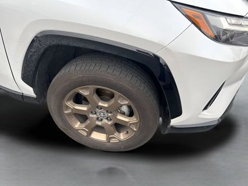Used 2023 Toyota RAV4 SE image 12