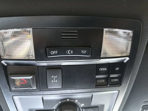 Used 2021 Toyota Tacoma TRD Off-Road w/ TRD Premium Off Road Package AWD/4WD image 12