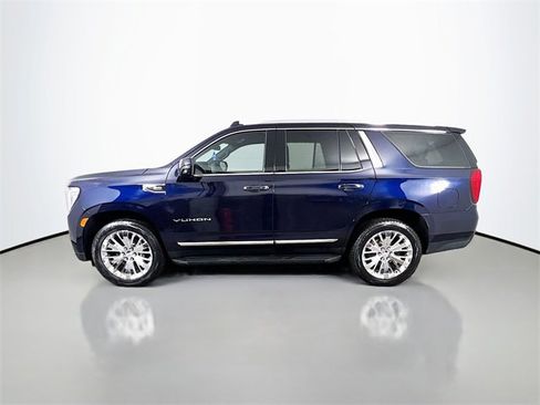 Used 2021 GMC Yukon SLT w/ SLT Luxury Plus Package image 3