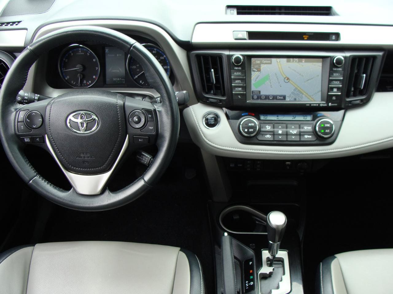 Used 2016 Toyota RAV4 Limited AWD/4WD image 32