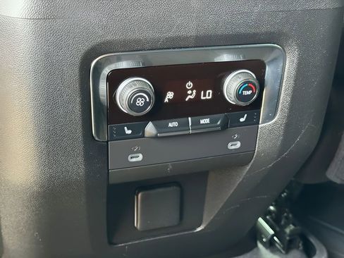 Used 2024 Chevrolet Suburban Z71 w/ Luxury Package AWD/4WD image 21