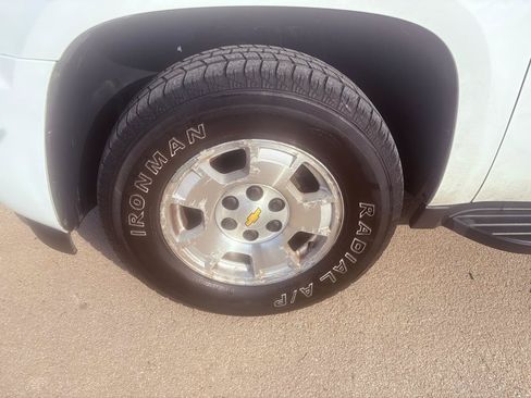 Used 2013 Chevrolet Suburban LS RWD image 9